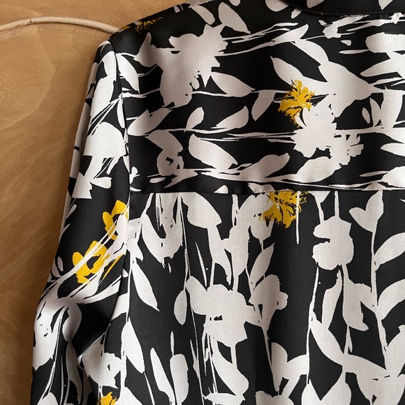 Guess M long sleeve mandarin collar black and light gray blouse, buttons closure - Picture 6 of 10